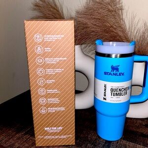 Thermos 40ozs. The flowstante quencher H2 . 0 tumbler